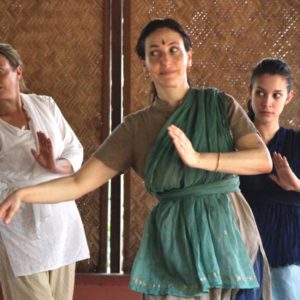 Lire la suite à propos de l’article Stage d’eté, Danse Mohini Attam et chant de l’Inde à Rennes